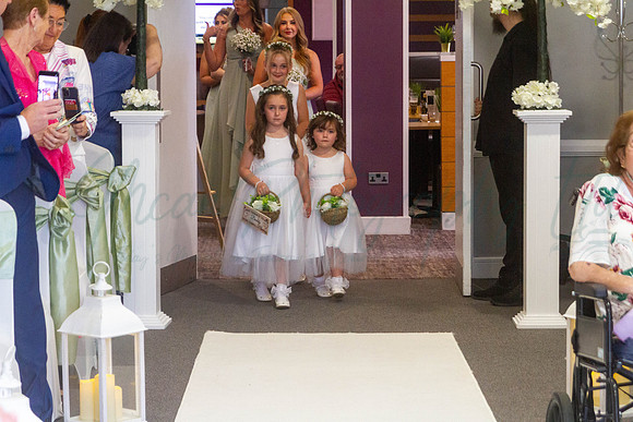 Dean & Kelly Wedding At Mecure St Helens.