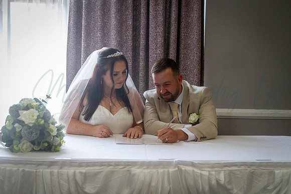 Dean & Kelly Wedding At Mecure St Helens.