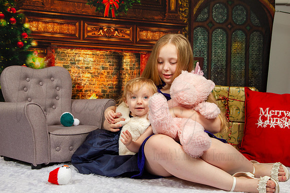 Lilly & Hannah Xmas Shoot