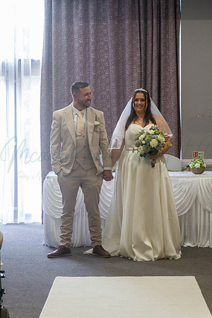 Dean & Kelly Wedding At Mecure St Helens.