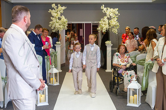 Dean & Kelly Wedding At Mecure St Helens.