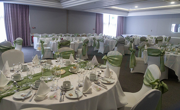 Dean & Kelly Wedding At Mecure St Helens.