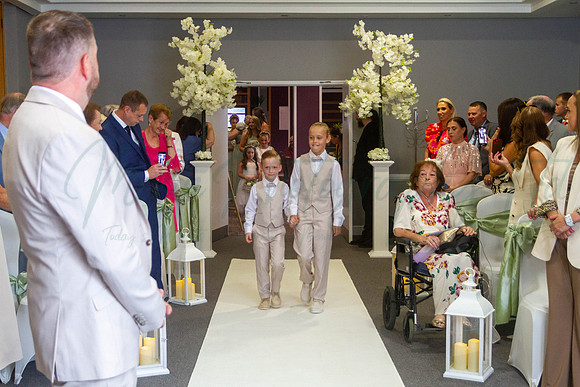 Dean & Kelly Wedding At Mecure St Helens.
