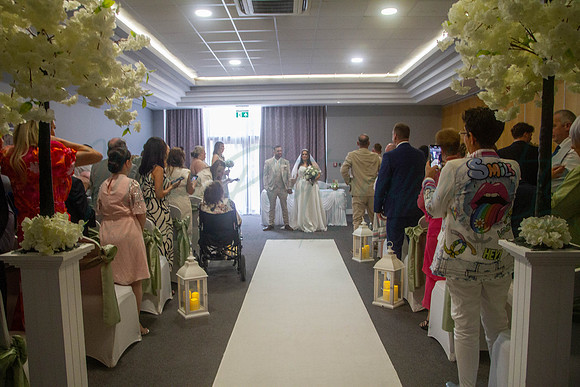 Dean & Kelly Wedding At Mecure St Helens.