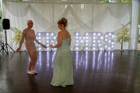 Dean & Kelly Wedding At Mecure St Helens.
