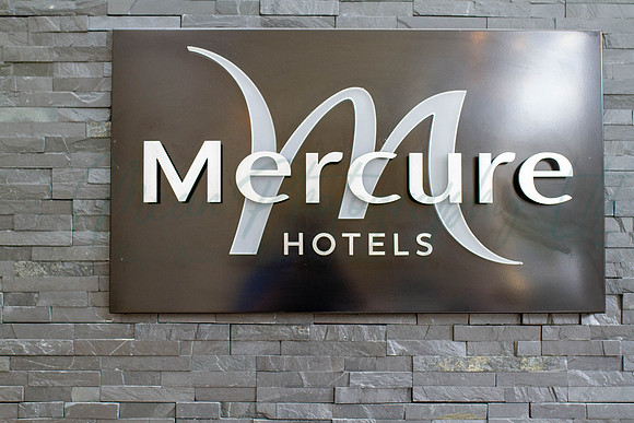 Dean & Kelly Wedding At Mecure St Helens.