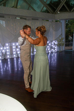 Dean & Kelly Wedding At Mecure St Helens.
