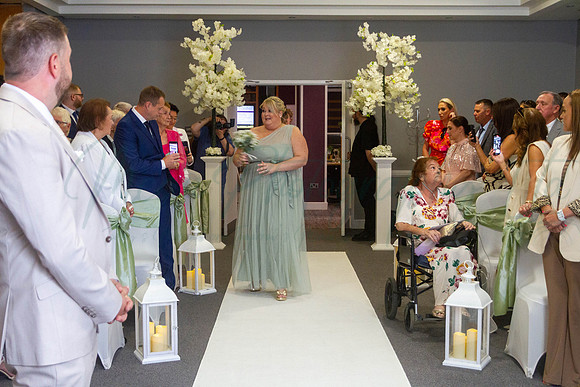 Dean & Kelly Wedding At Mecure St Helens.